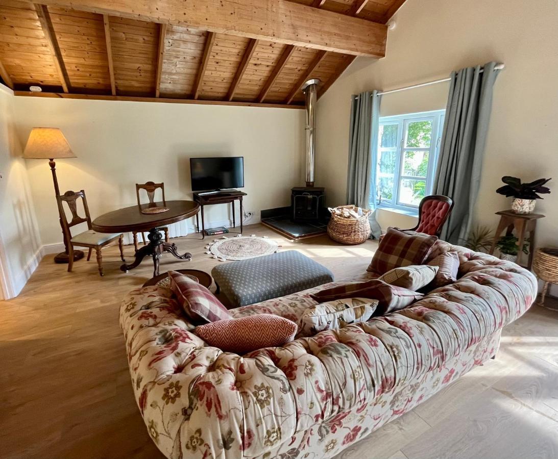 The Billiard Room - Cosy Country Retreat Abergavenny Buitenkant foto