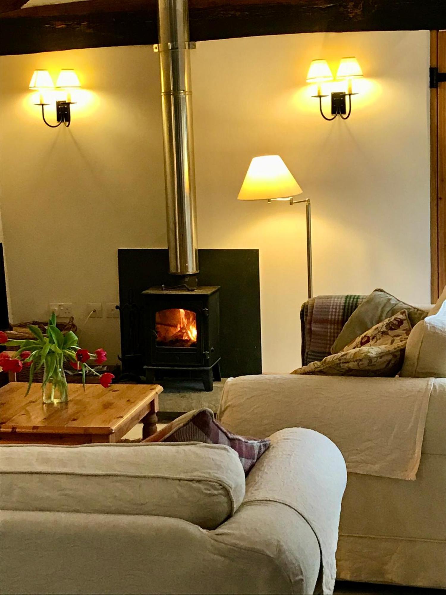 The Billiard Room - Cosy Country Retreat Abergavenny Buitenkant foto